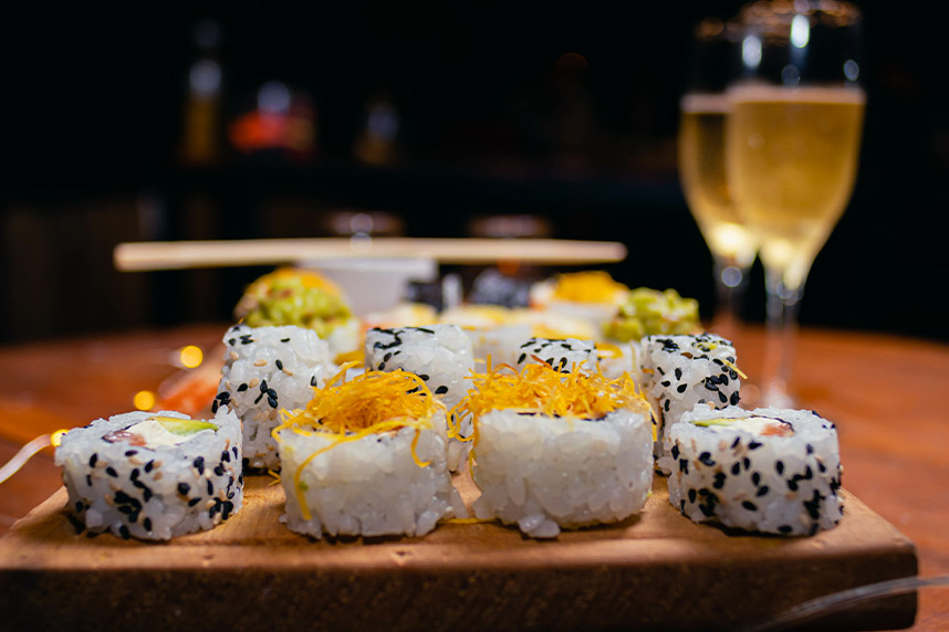 Champagner und Sushi: Die perfekte Kombination fr einen besonderen Abend